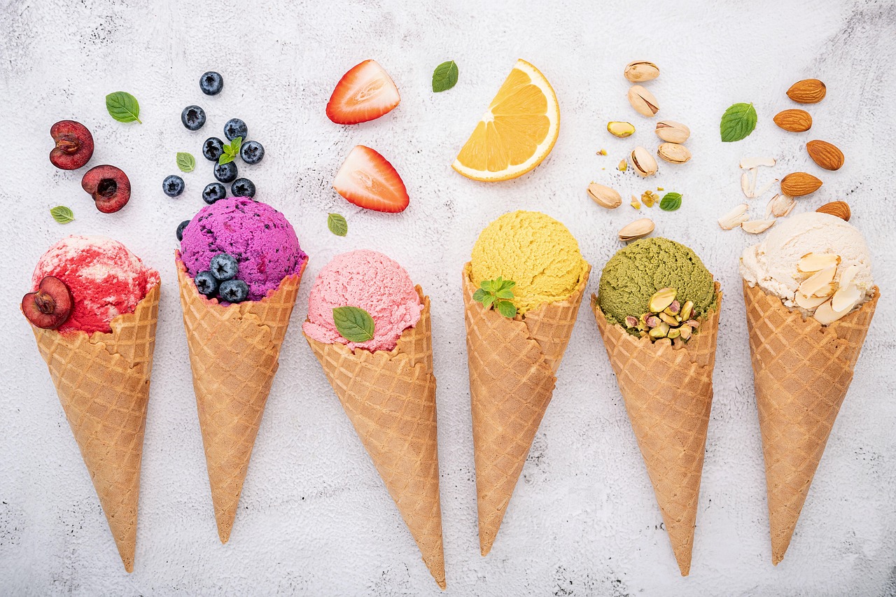 grupo-de-cucuruchos-con-helados-saludables