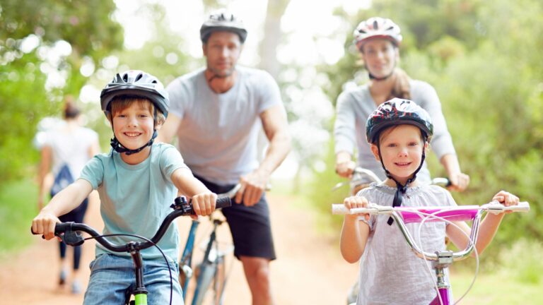 Piensin analiza cuánto cuesta hoy mantener una familia en España